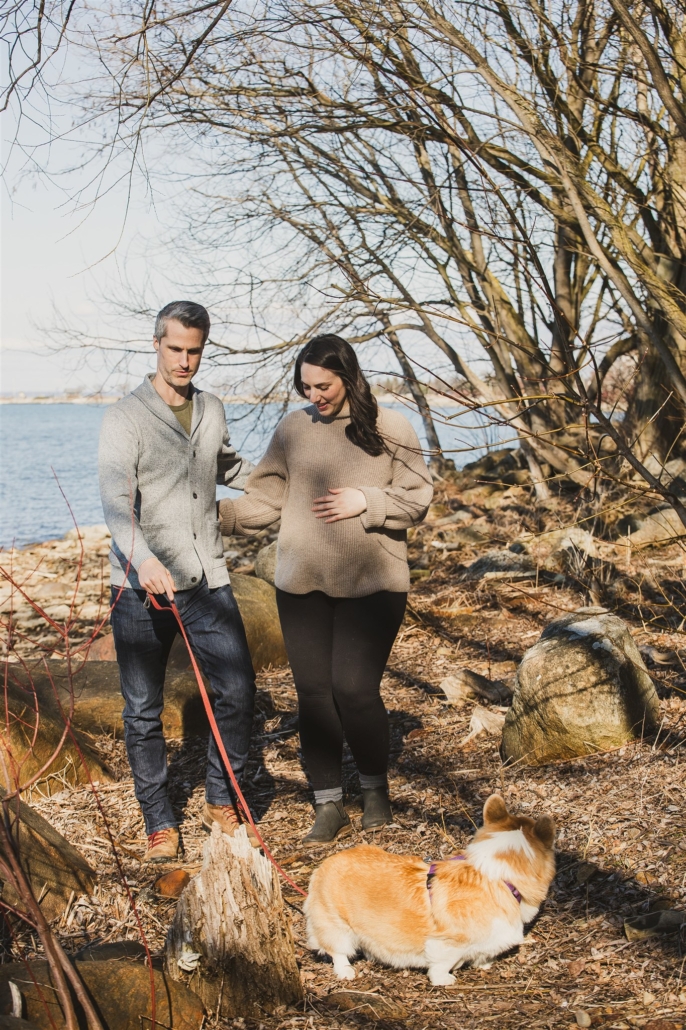 spring maternityp hotos on the water in Collingwood